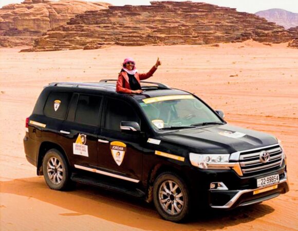 Lady in 4x4 jeep in Wadi Rum